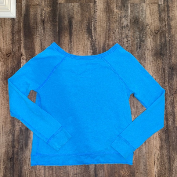 Hollister blue sweater size medium with sequins - Picture 2 of 3